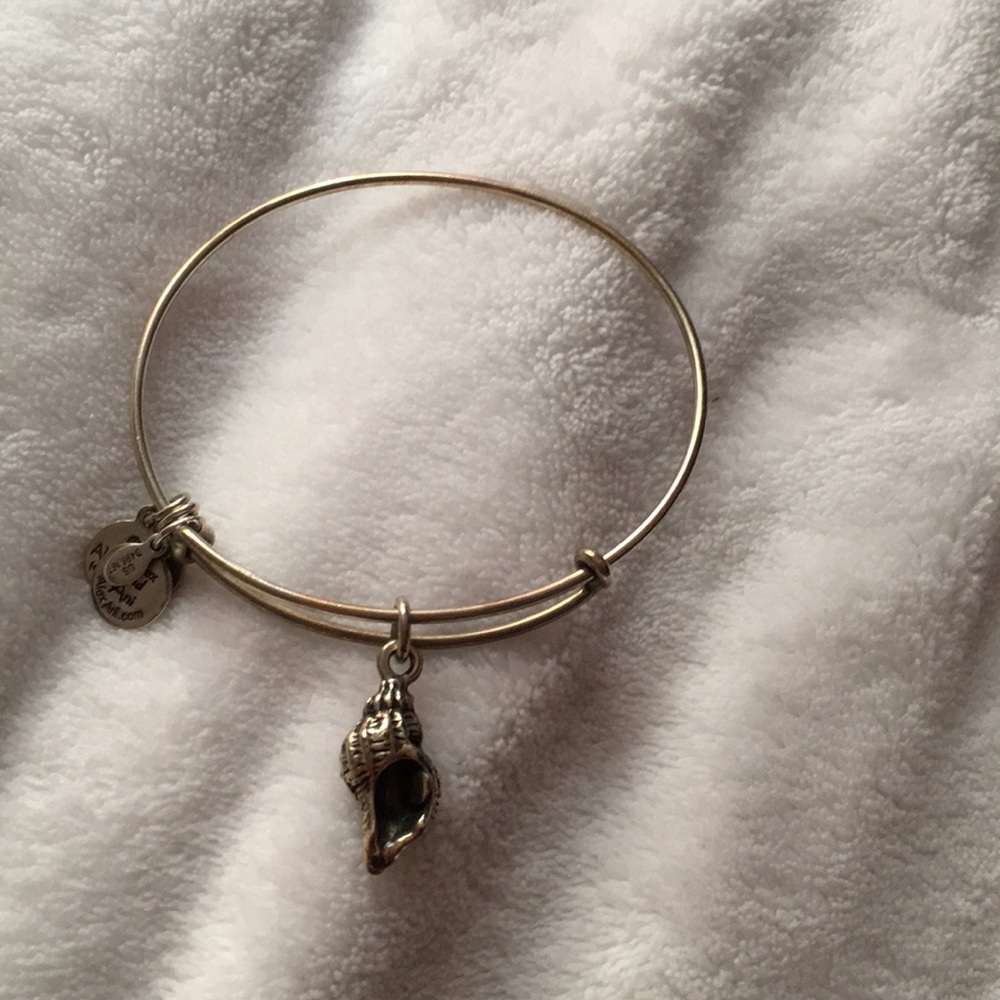 Silver conch bracelet